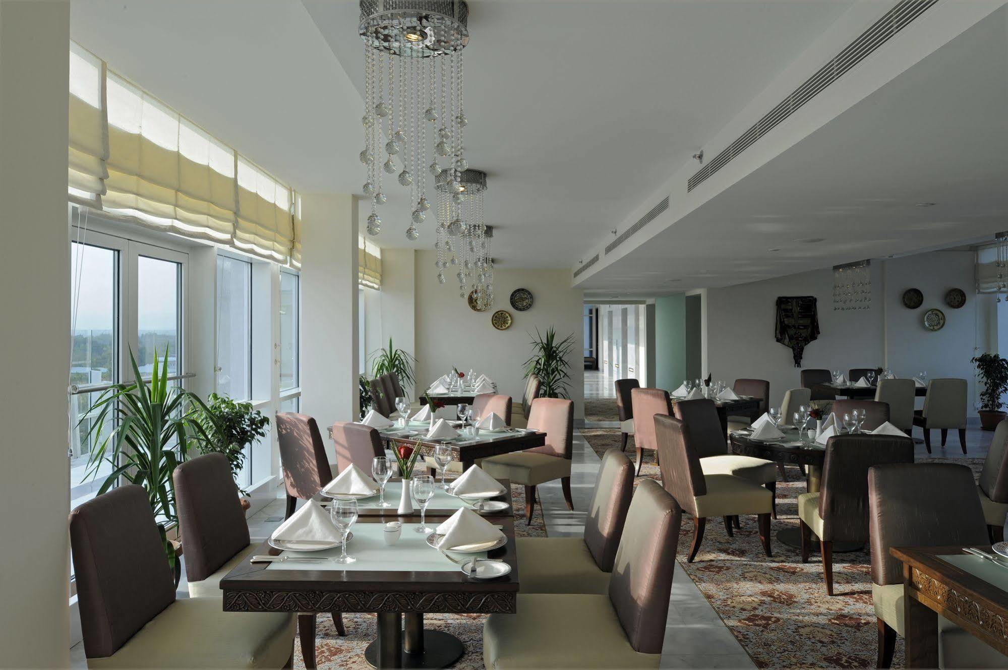 Dushanbe Serena Hotel Restaurant billede