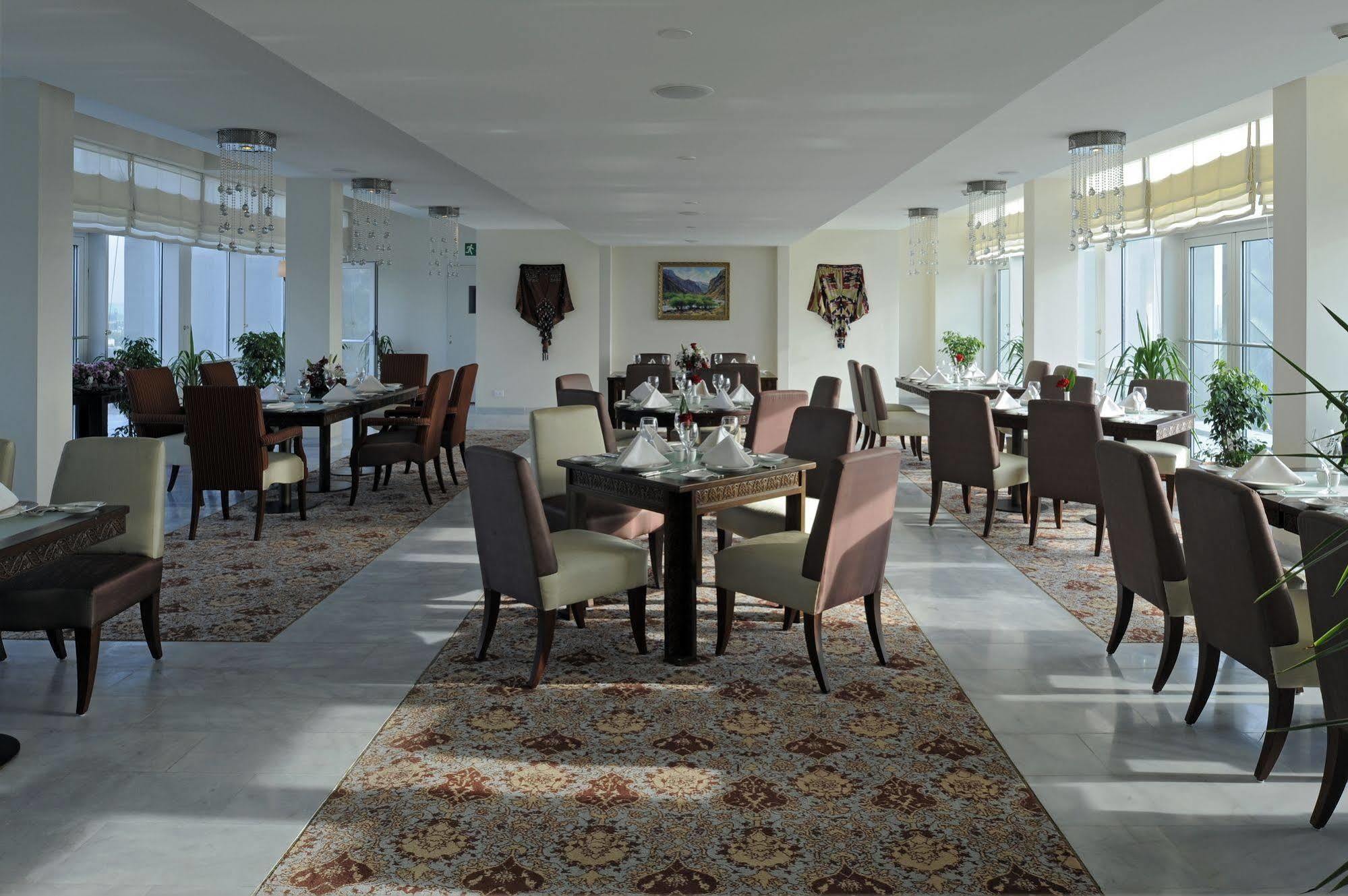 Dushanbe Serena Hotel Eksteriør billede